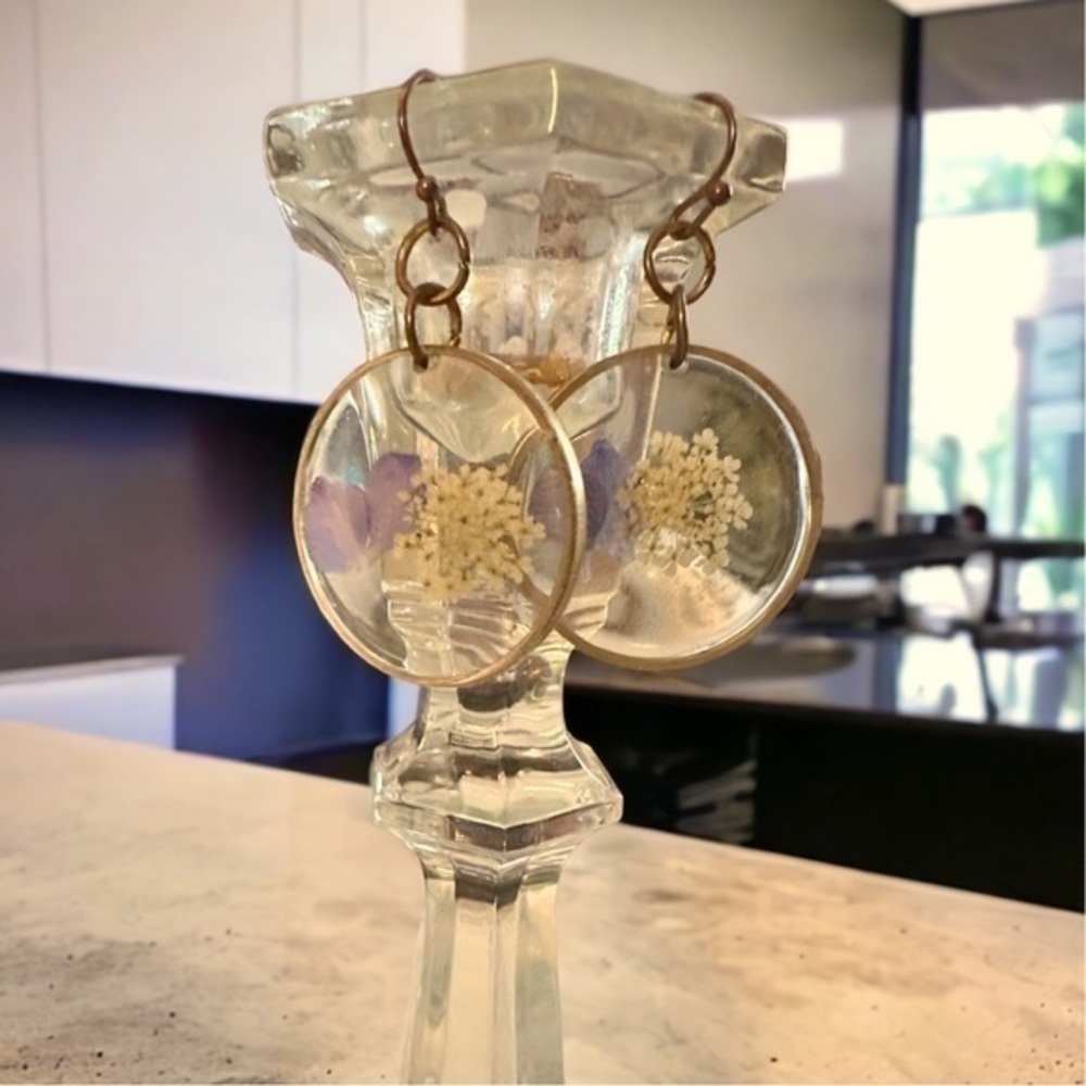 Real pressed flower glass vintage earrings!